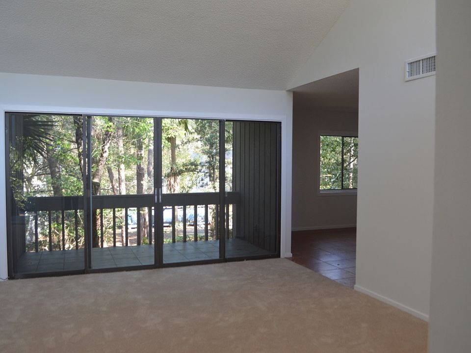 1st image of 206 Crown Oaks Way