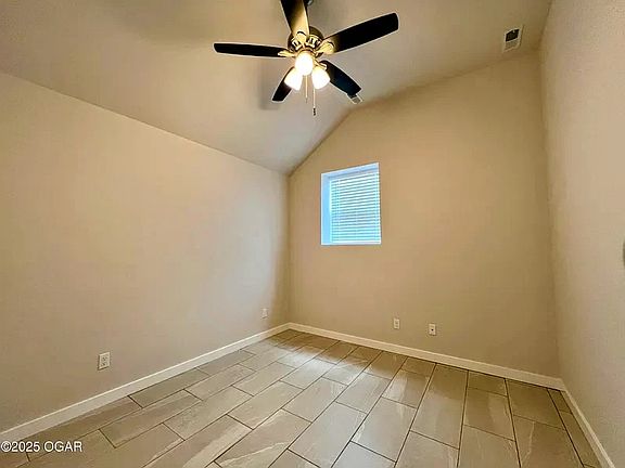 3rd image of 204 Webb St #C