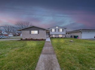 36715 Rowe Dr, Sterling Heights, MI