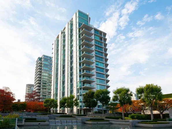 1777 Bayshore Dr #1303, Vancouver, BC V6G 3H2