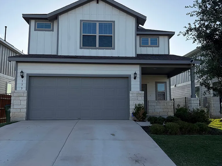 133 Bennington Dr — Photo 2