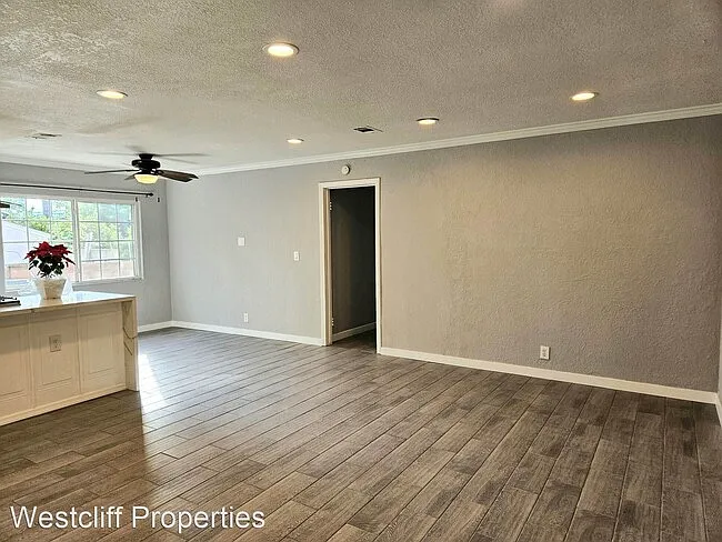 1012 S Baker St — Photo 3