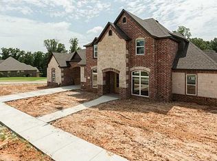 2200 NW Maple Glen St, Bentonville, AR 72712