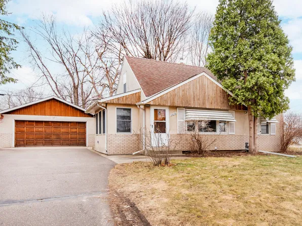 2078 Sloan St N, Maplewood, MN 55117