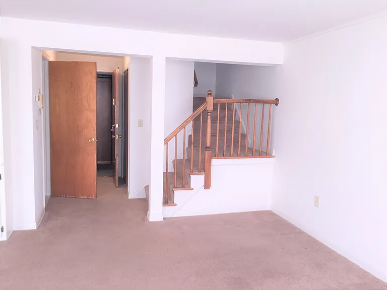 711 Farmington Ave — Photo 32