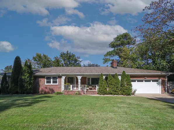 3504 N Crestline Dr, Virginia Beach, VA 23464
