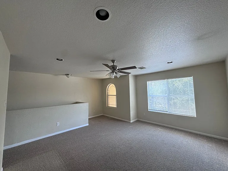 2201 Riley Dr — Photo 16