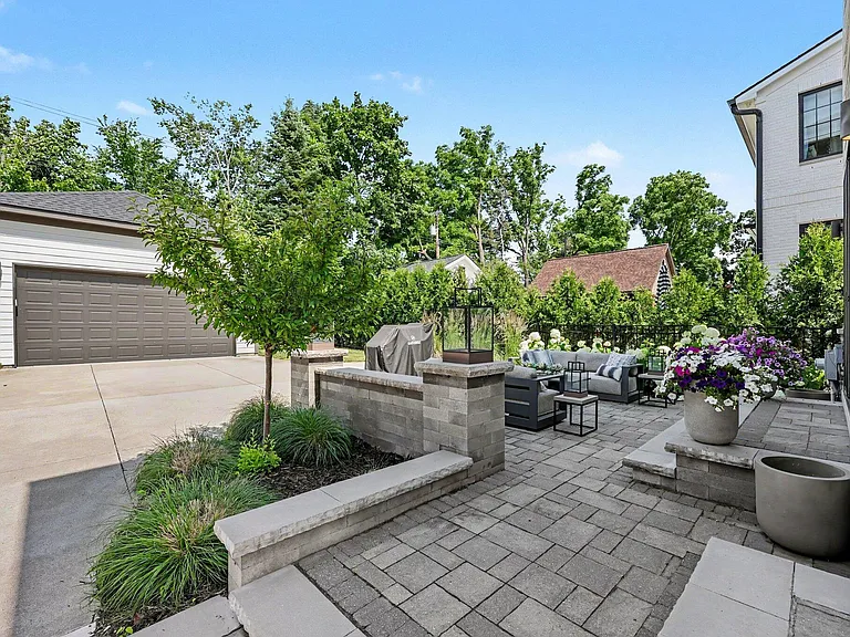 484 Park St — Photo 108
