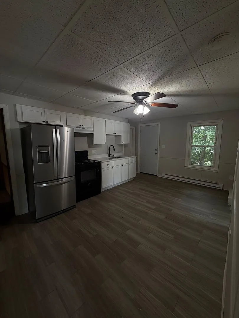 3 bed, $1,950 — Photo 1
