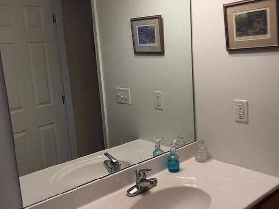 2nd bath room