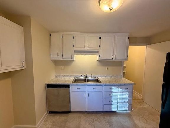 3rd image of 1127 W Johnson St