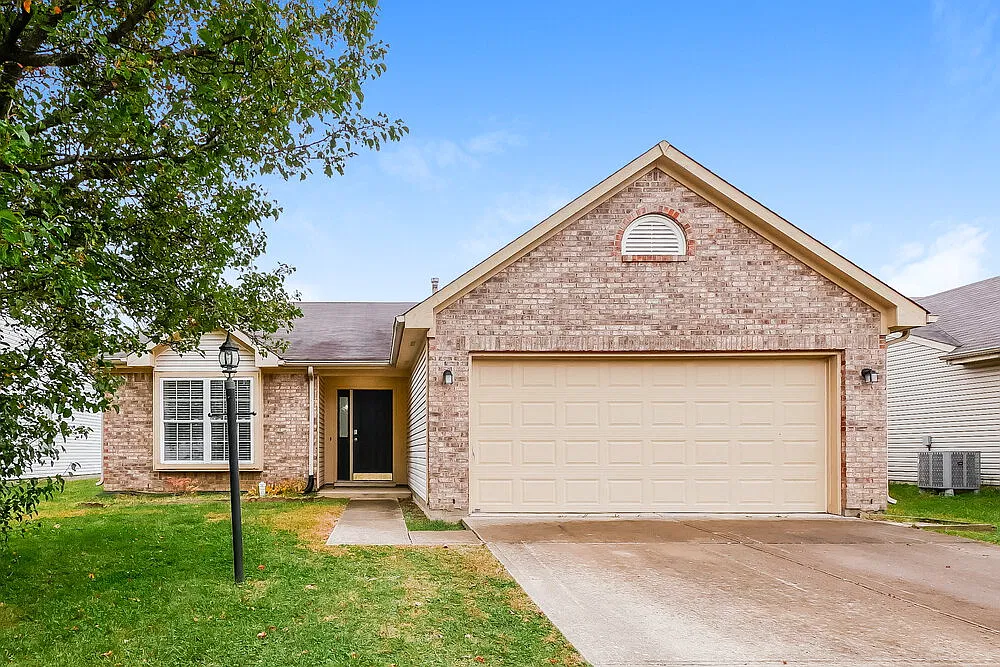 3 bed, 2.0 bath, 1350 sqft, $1,685 — Photo 1