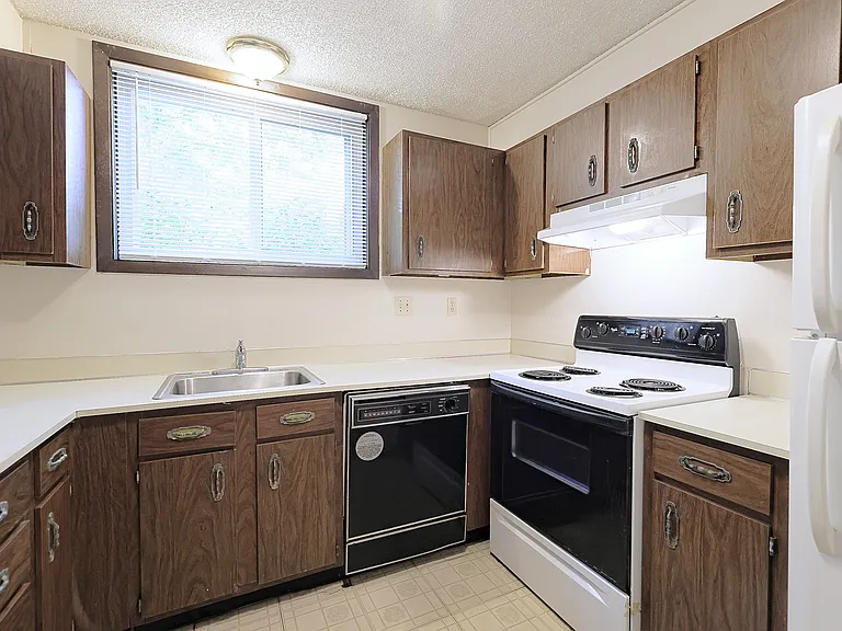 1149 E St #15 — Photo 5