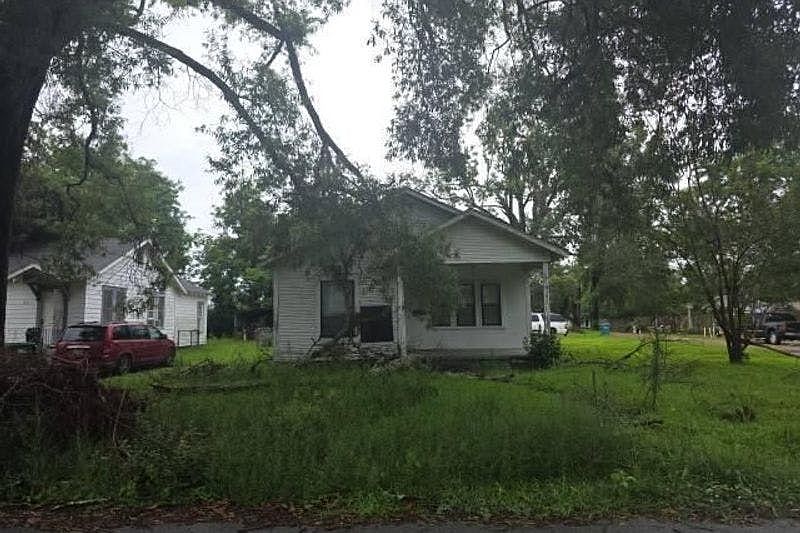 1st image of 615 Spruce St