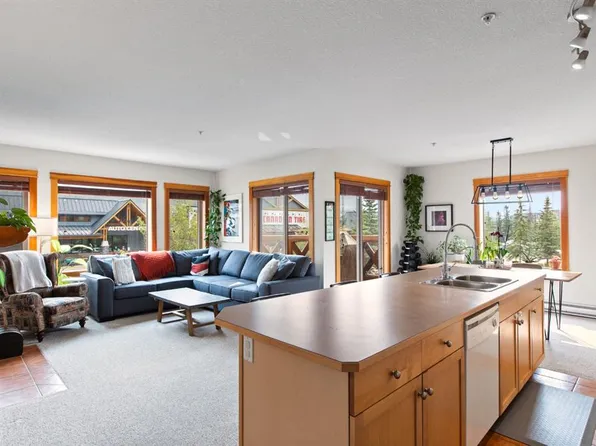 1160 SE Railway Ave #209, Canmore, AB T1W 1P4