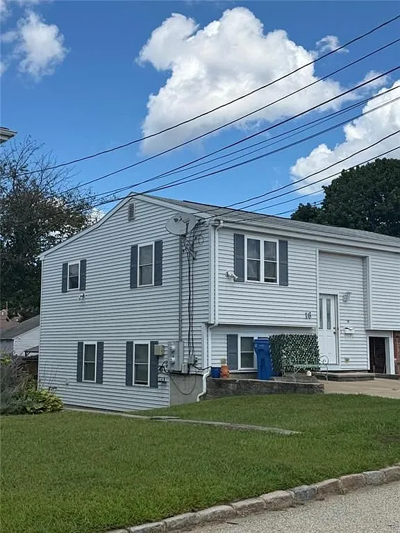2 bed, 2.0 bath, 696 sqft, $2,300 — Photo 1