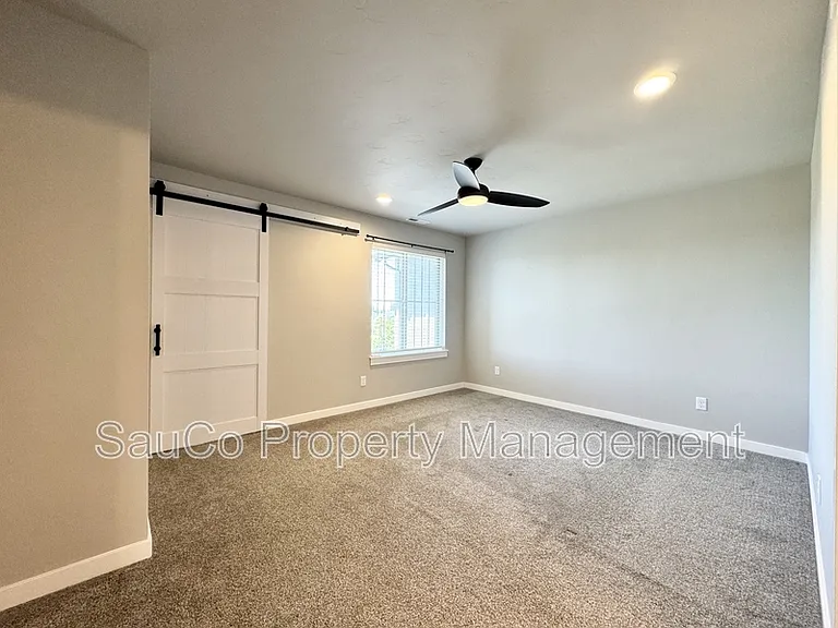 5531 SE Logan Ln — Photo 14