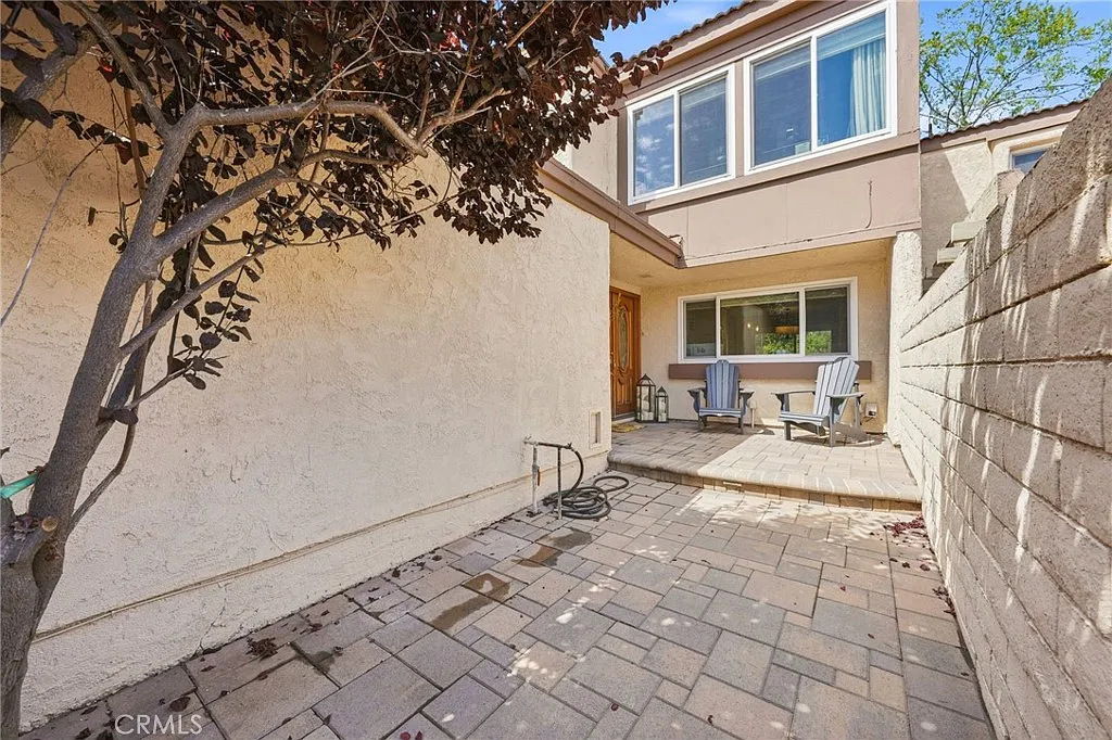 3 bed, 2.5 bath, 1632 sqft, $4,300 — Photo 3