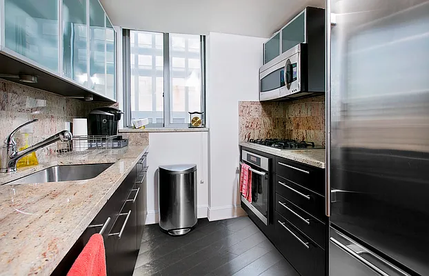 Sold by Waldstar Real Estate LLC | media 28