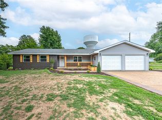 601 Detroit St NE, Gravette, AR 72736