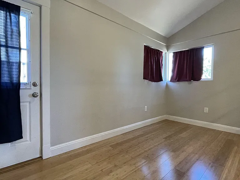 1044 Branham Ln — Photo 10