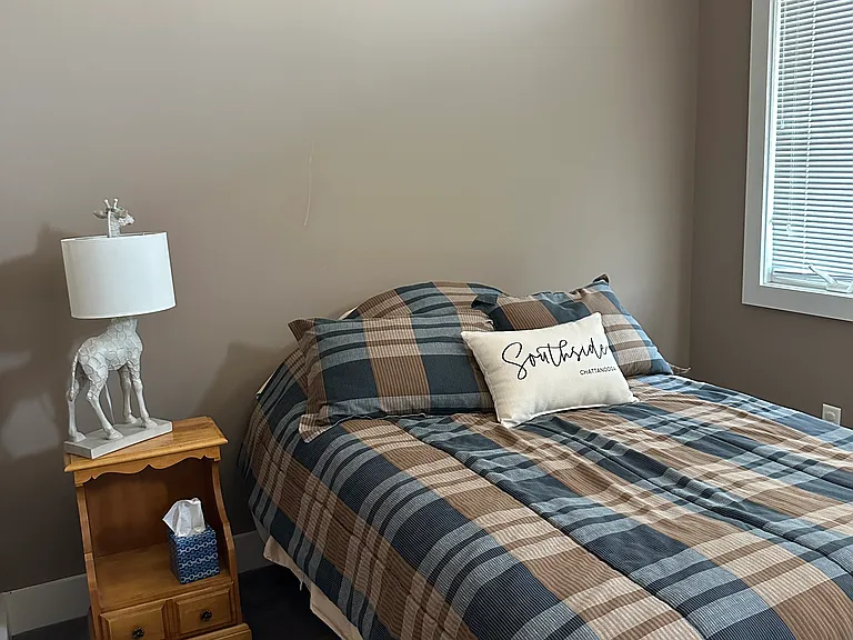 2nd bedroom with door to back balcony