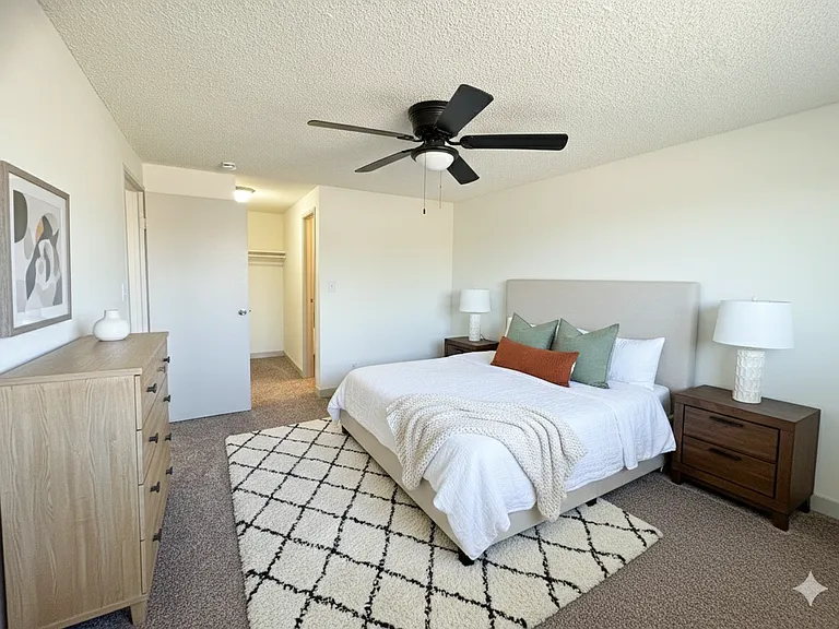 Sunstone Apartments — Photo 18