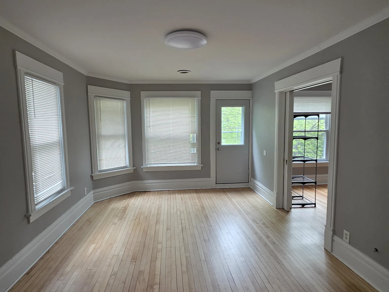 3 bed, 1100 sqft, $1,400 — Photo 1