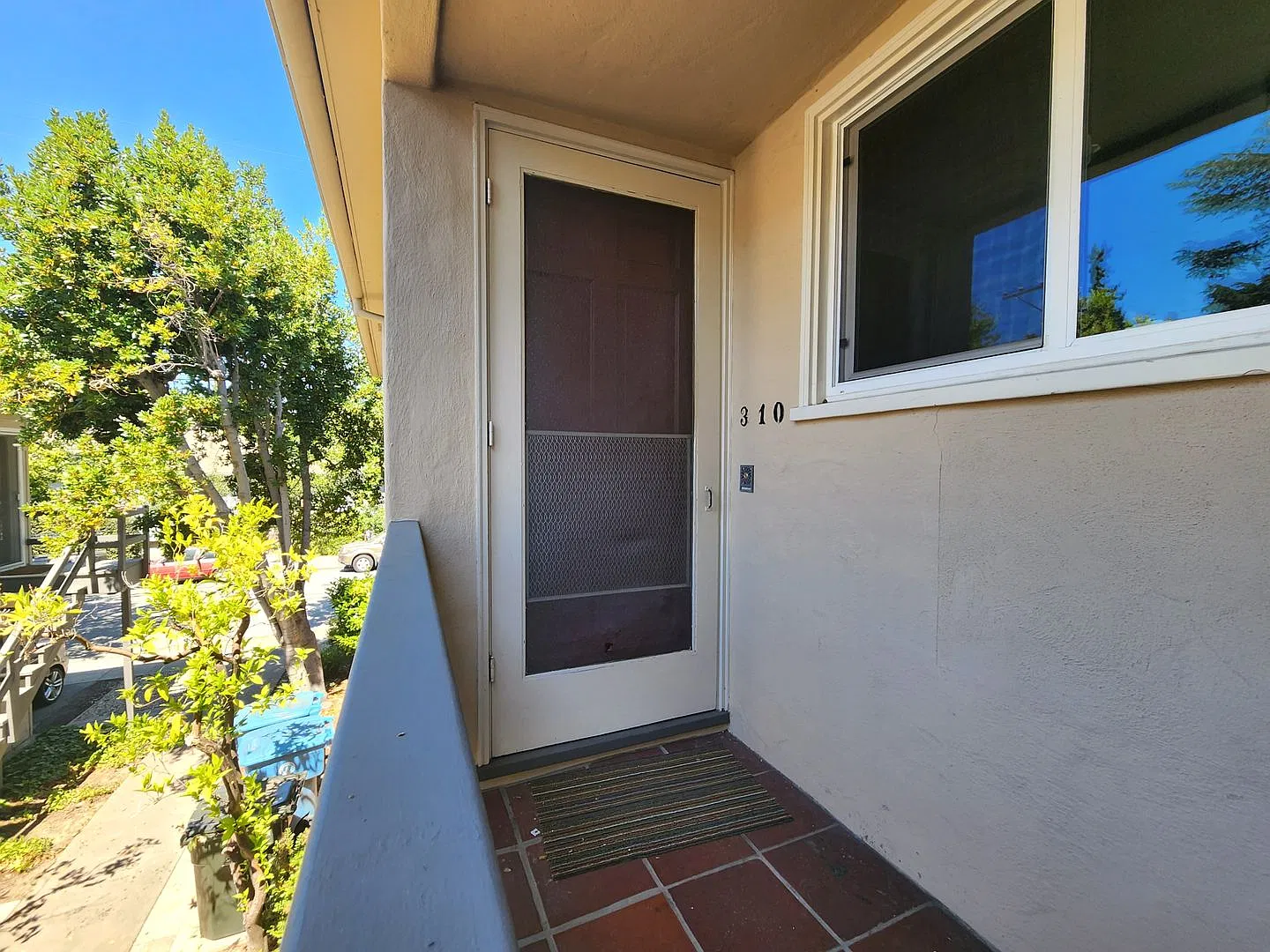 Top Floor 1 Bedroom Apartment available October 22nd — Photo 4