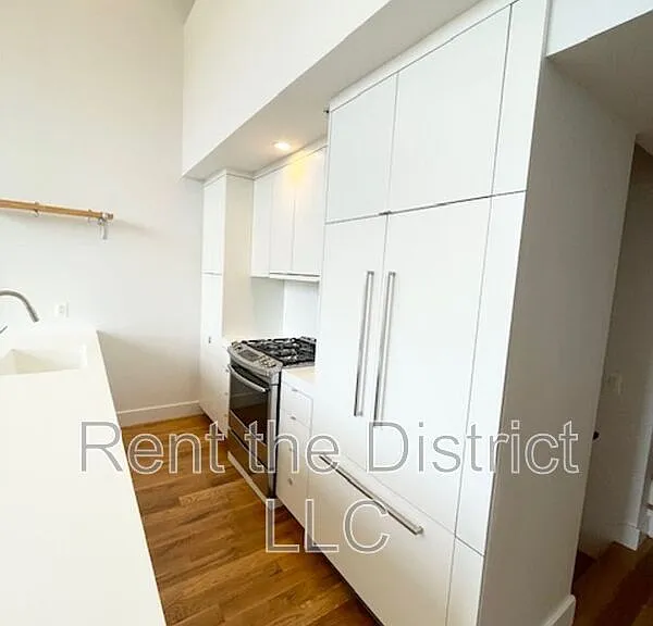 254 15th St SE #5 — Photo 8