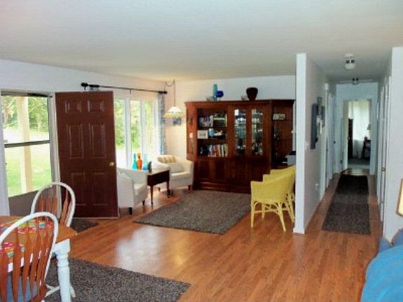 4th image of 211 Woodhaven Ln