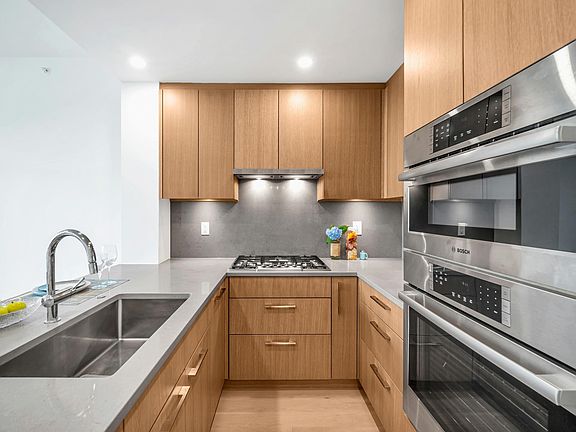 4th image of 4988 Cambie St #502