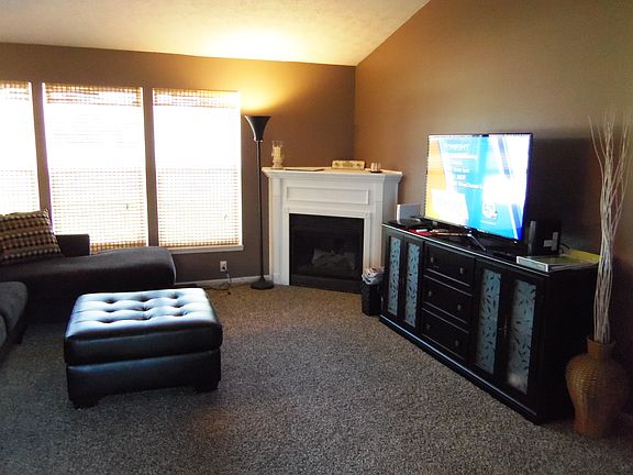 Living Room w/ Gas Fireplace
