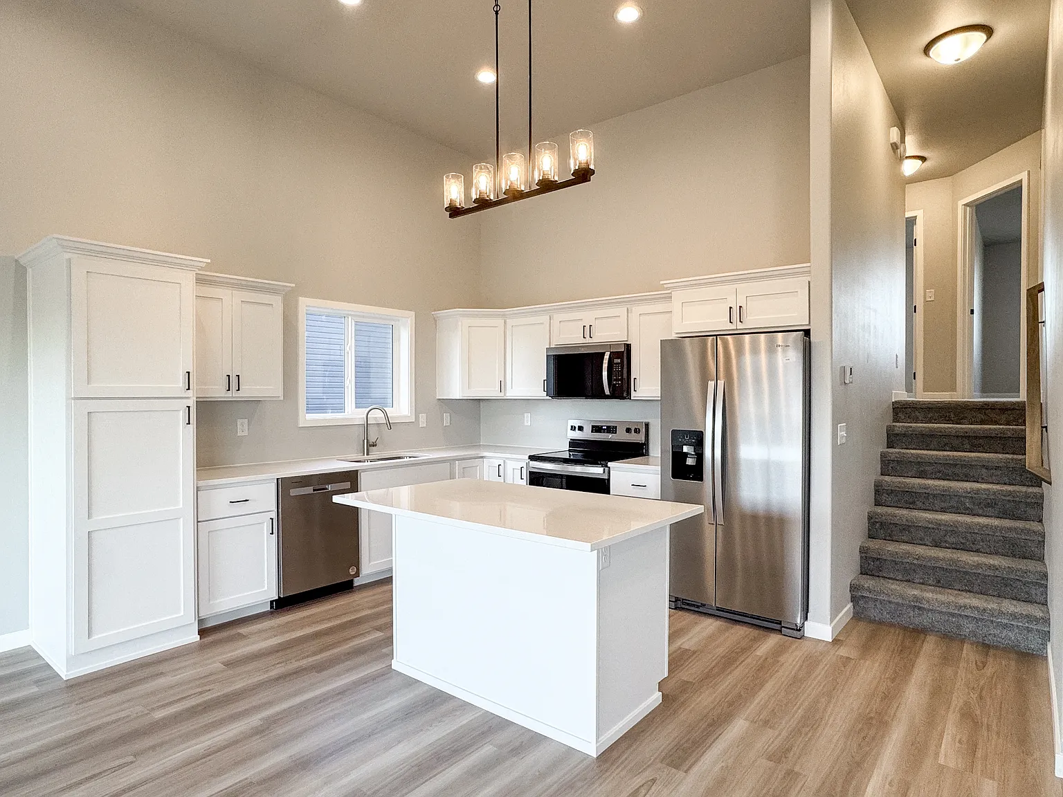 1105 Jill Drive West - 1 — Photo 2