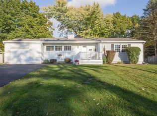 6 Apple Tree Ln, Liverpool, NY 13090