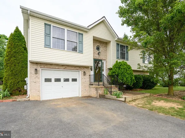 73 Paragon Dr, Bunker Hill, WV 25413