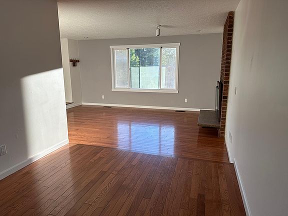 Dining area to living room