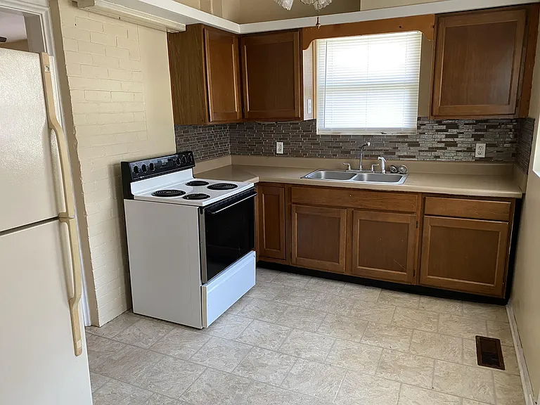 1115 8th Street, Huntington, WV 25701 - - — Photo 7