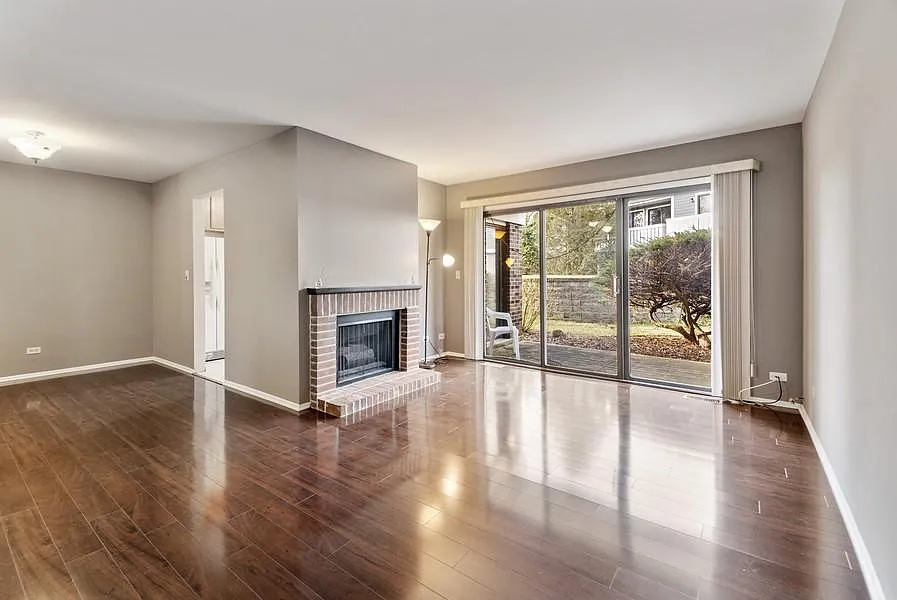 Building Photo - 402 Pinetree Ln
