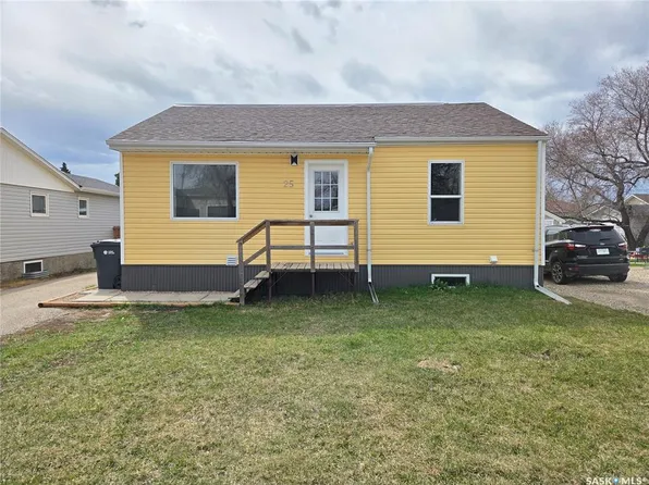 25 Rhodes STREET, Redvers, SK S0C 2H0