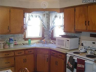 5th image of 360 Johnston Pl