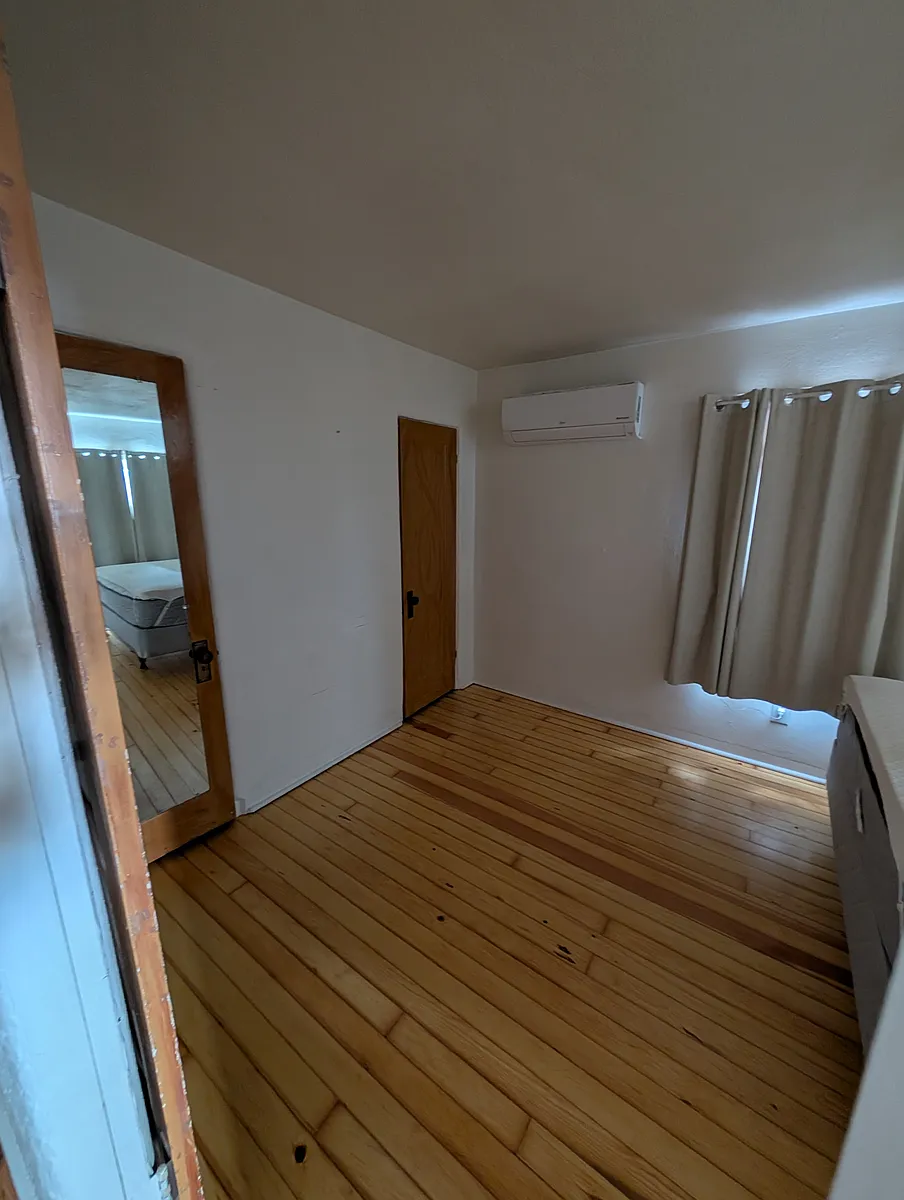 Building Photo - 1021 Headingly Ave NW #1