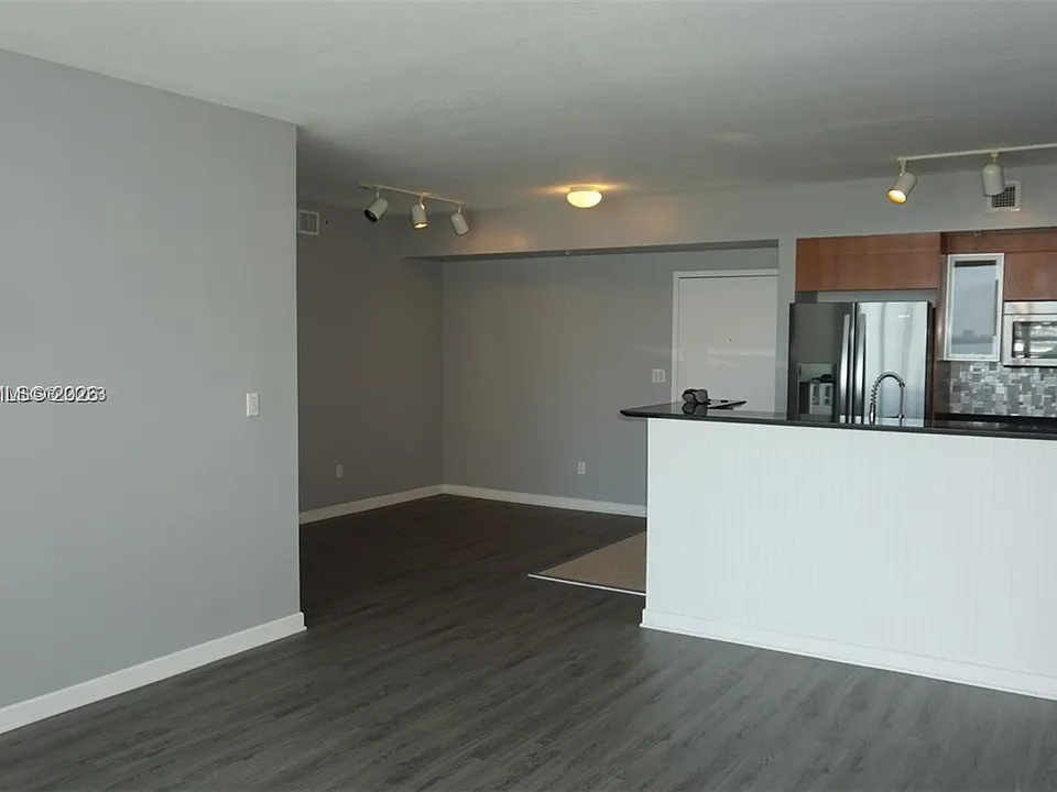 325 Biscayne Blvd #2022