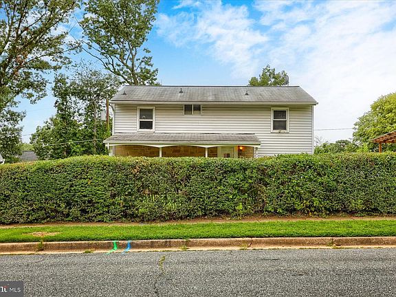 2nd image of 422 Breslin Rd