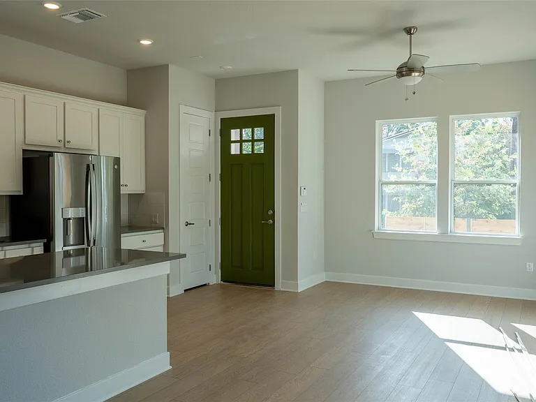 2705 Wilson St — Photo 7