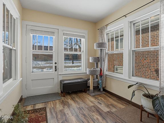 3rd image of 415 Belmont Rd