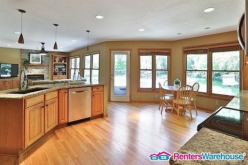 4th image of 8809 Cottonwood Ln