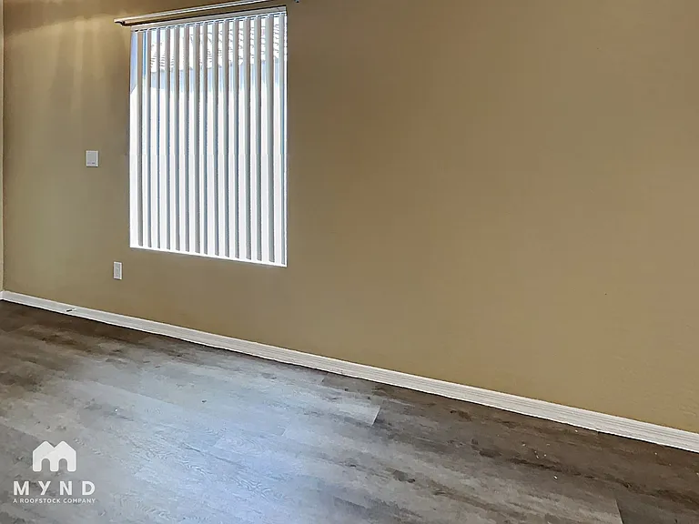 685 E Cantebria Dr — Photo 20