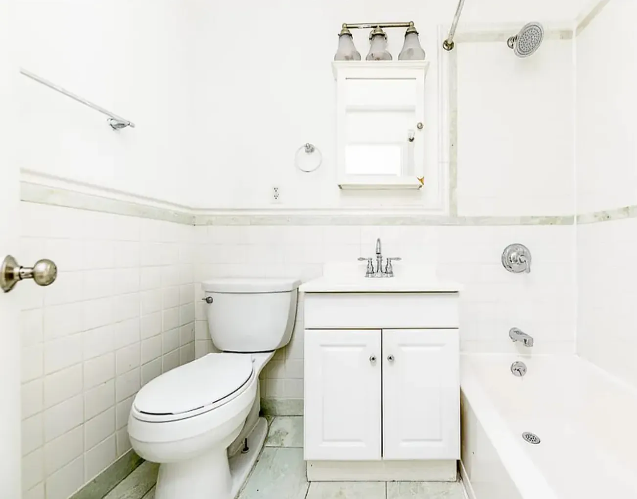 483 Ocean Pkwy — Photo 2