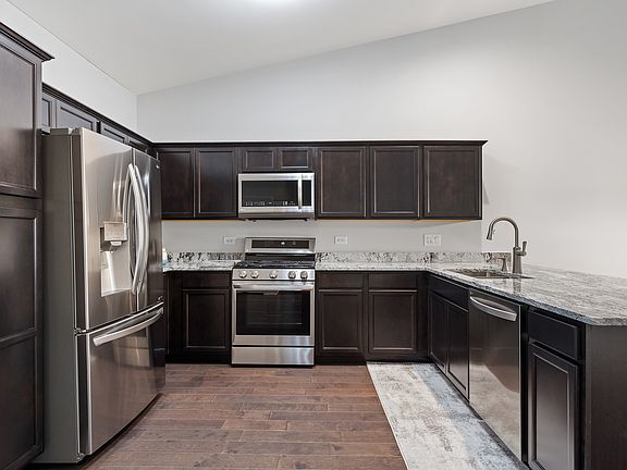 5th image of 419 Bluebell Dr